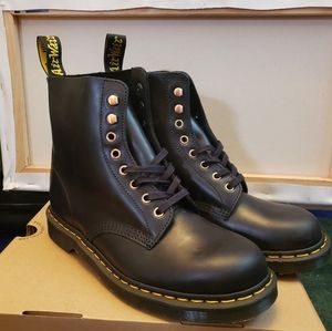 Dr. Martens pascal black boot